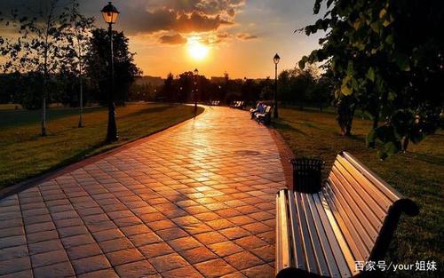 12.有时候考虑结婚是错误的,生孩子甚至是错误的。当您选择采取此步骤时,没有后悔之路。今天流下的眼泪是昨天的果实。