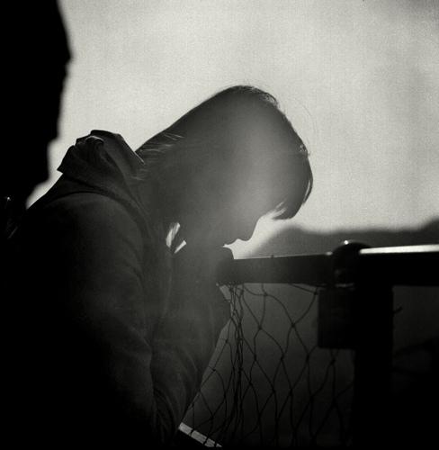 10.想念某人的味道就像喝了一大杯冰水，然后需要很长很长的时间才能流下眼泪。