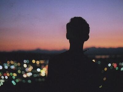 9.是您首先激怒了我,我不愿忍受它,是我让您感动,是我不能放手。您很累,不想再行动了。是我拒绝结束这出戏,你离开了,我一个人呆着。如果我们一开始没有加朋友,我们甚至可能没有记忆。