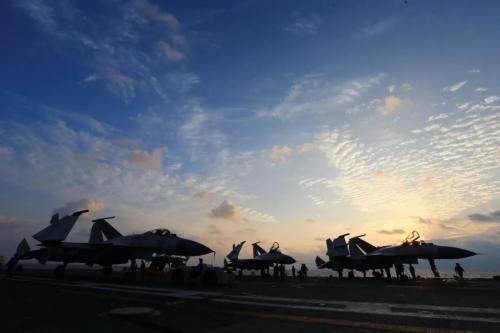 11.我只有和你在一起时才能活着。当我一个人时，即使是最耀眼的阳光也失去了光泽！