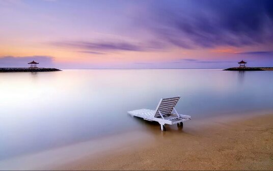 9.你是我的老师和我可爱的兄弟。这无非就是教我知识，也使我体验到了无尽的生活乐趣。教师节在这里，我的弟子祝你甜蜜的爱，并永远成为一个受人尊敬和可爱的超级老师！