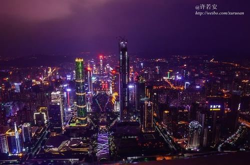 12.当我还是个孩子的时候，在春末夏初，我家乡的青山绿水。凉毛，沟渠，山脊和山脊，藏在草丛中，闪耀着野草莓，凸起的红色和华丽的小额头随风摇摆。