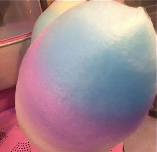 10.演出结束时,我看到空座位和灯都亮了。这个故事是真实而虚幻的。