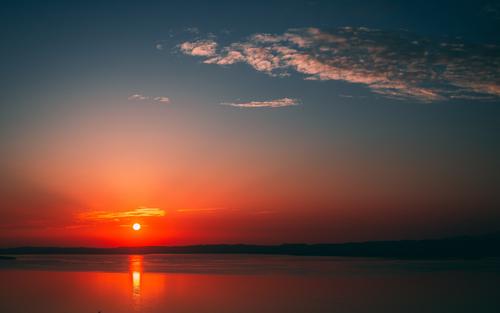 12.风吹雨打，母亲的微笑永远陪伴着我，克服挫折。只要我想到妈妈的微笑，我就不会孤单。
