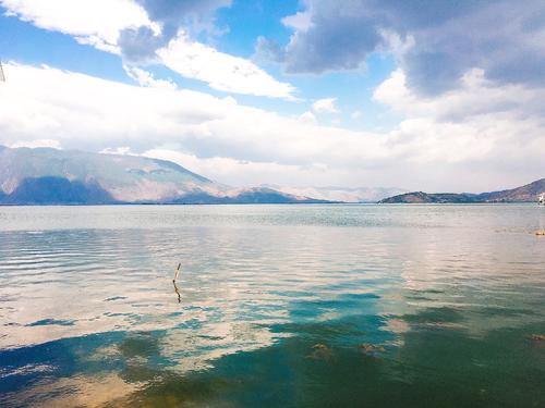 12.除夕是春节的前奏。它是幸福的开始,幸福的开始,一厢情愿的开始,吉祥的开始,好运的起源,祝福的开始以及除夕。愿您的家人幸福快乐!