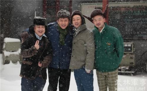 12.兄弟之间的自由和轻松就像一场大雨。让雨淋湿你的脸,摇摇头,它会再次开始。