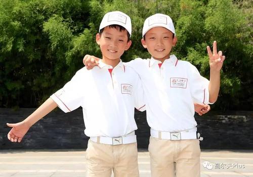 11.兄弟是人生旅程的站台,在您疲倦时让您休息。