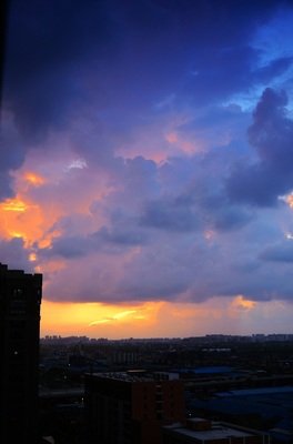 9.国庆节假期是如此休闲,我不能花很多时间。每天面对天花板,最好四处走走。国庆假期快到了,祝大家团圆,新年快乐!