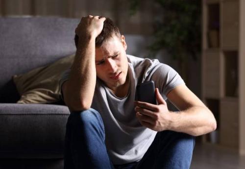 10.好爱意味着您可以通过一个人看到整个世界，而不好的爱意味着您可以一个人放弃整个世界。