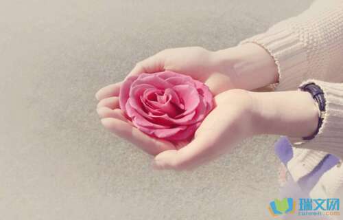 10.被记念是温暖的，被祝福是快乐的，被祈祷是神圣的，被祝福是安全的。您是一个被我铭记，祝福，祈祷和保护的好朋友！