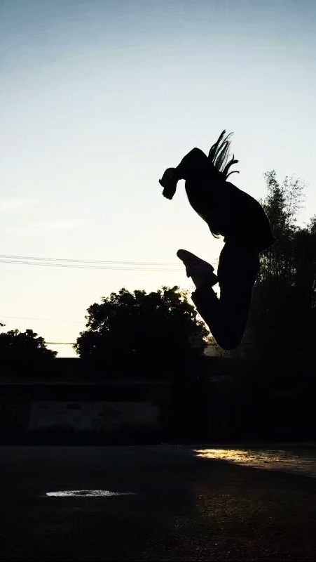 9.无论辛勤工作和奉献精神，三英尺的讲台都将在夜晚照亮，真诚的心是非凡的，桃李世界充满香气，才华横溢的笑容。无限的感恩节，祝您身体健康！