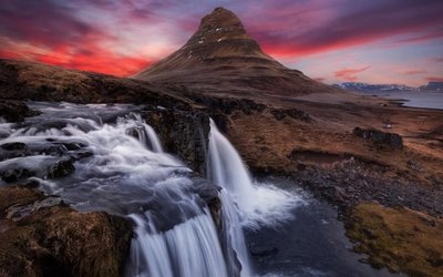 9.早晨醒来，梦想依然存在，寒冷太冷，路边，草黄色，柳树绿，工作忙，下班工作混乱，平湖秋月的同伴，夕阳的光芒，深厚的友谊，长久的祝福