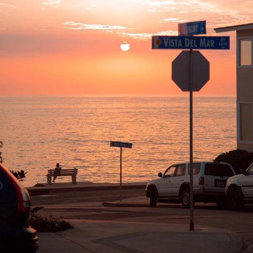 11.如果我不爱你，我会骗你。有时间的时候，你实现了我的梦想。我在这里有一盒祝福。我知道您所爱的人，他被称为努力。我知道您被别人强迫和使用。聚集，分离和团聚是您的命运。你不能在竞技场上帮助自己，我怎么能怪你。是我的工作没打动你，怪我爱上了不可能的你。我不后悔爱上你，后悔无法在一起，而是在梦中遇见了你。