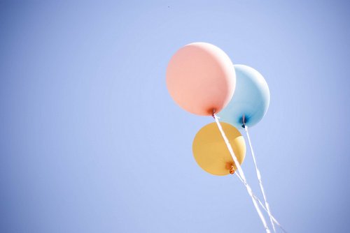 10.什么是家庭感情？亲情是“我不用纸和笔就马上见面，并用天皇的言语举报和平”的顺序，这是“亲近，怕以后再来”和“倚靠窗外”的关注。未来，Sam Mei想到“与花同来”正在等待“雨中的黄树和灯下的白头翁”。