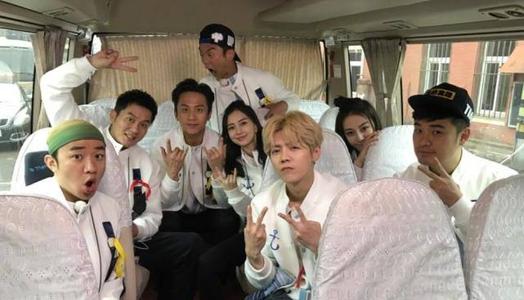 3.我一直只是扮演滑稽幽默的小丑。没有人能理解我内心的痛苦!