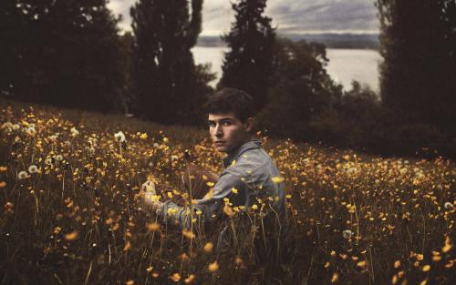 12.怪我不能挡住您的前进方向,至少在分开时我很慷慨。