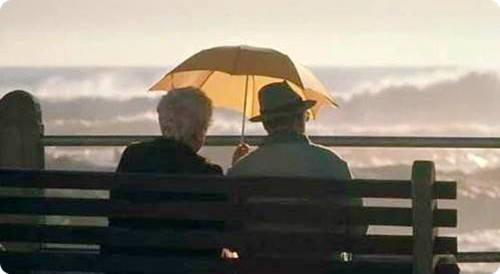 11.我也很伤心，能为您服务吗？如果您随时需要我，请给我打电话，好吗？我会陪着你，让你有一个可靠的肩膀可以依靠。