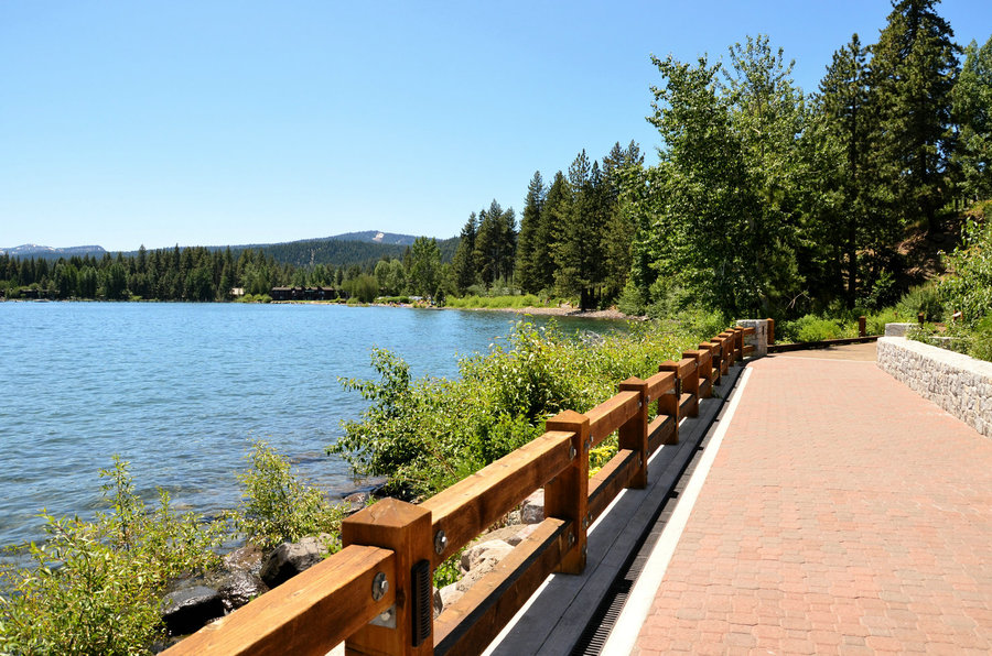 11.打开裤to玩酷，敢走秀；神奇的睡眠，弄湿被褥；展示真相，奔跑哭泣；童心纯真，装作愚蠢。六一儿童节让您回到无忧无虑，快乐又快乐的开始！