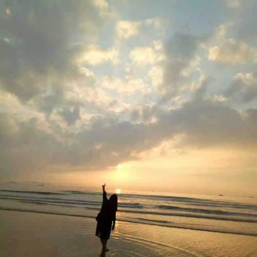 12.每种爱情都有强者和弱者,这是从一开始就注定的。弱者并不处于劣势,而是一个更期待的人。