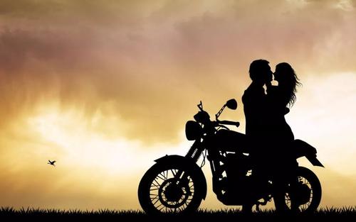 10.蓝色的窗帘,玻璃般的心,对您透明,但容易悲伤。