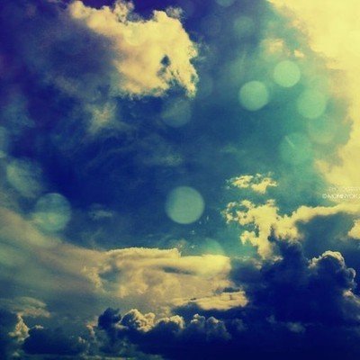 9.下班愉快，下班愉快，朋友一起快乐地奔跑，回家吃可口的饭菜，洗个轻松的热水澡，睡个好觉，生活真是美好，下班后，幸福就值得！