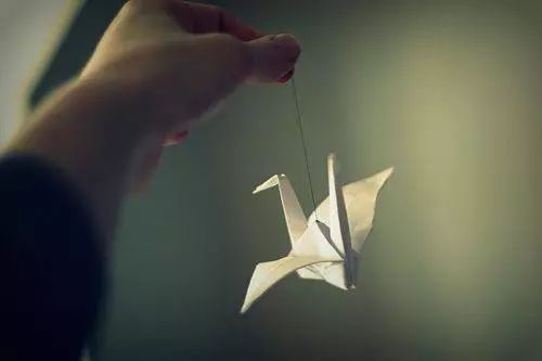 10.您的心不再属于我,但我仍然期待着您的回应,因为知道这是不可能的,但仍然会被吸引。