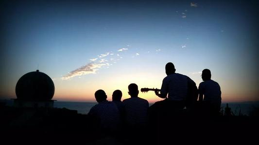 10.我的心碎了,像饺子馅一样使它心碎。