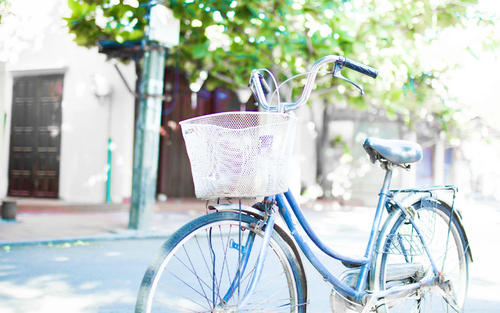 12.每当我从学校接我的孩子时，我都会感到非常开心和开心。