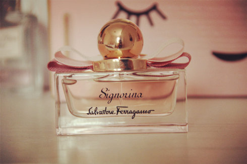 关于香水的审美句子1