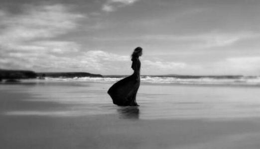 12.是因为我不主动就让你无动于衷。