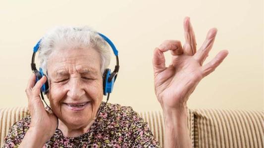 10.当您沮丧时，最好独自一人待一会儿，然后在冷静后再面对他人，否则，某人可能会遭受无知。在情绪低落的时期，最好不要过长，并学会让自己摆脱困境。