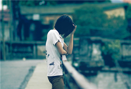 9.你相信我告诉你的所有谎言。简直我爱你,但你从不相信。