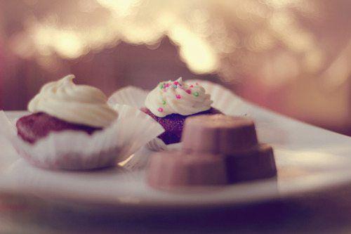 11.快乐时微笑，累时睡觉，醒来时微笑。生活没什么大不了的