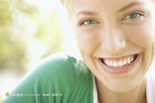 10.看到母亲的笑脸和腿上blowing痒的感觉,我似乎没有疼痛感。我知道正是母亲的爱让我感到温暖。