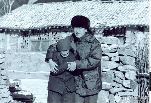 11.房屋是一棵大树，像一把雨伞，遮蔽了炎热的夏天的阳光。