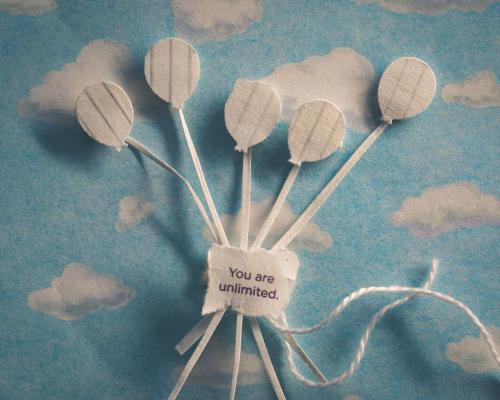 12.您就像我没有到达的快递员,使我期待并担心它。