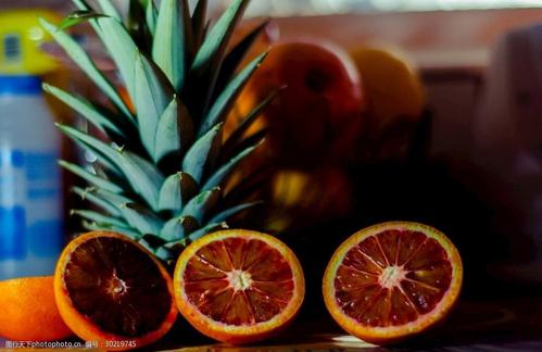 11.人类的情感就像广阔而坚实的地球,无所不在,无所不在。也许您不会感觉到亲戚对您的爱,但是在小地方,他们无处不在,一直在照顾您。