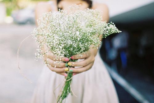 12.当您还是婴儿时,家庭感情就是抚育您的母乳;在您十几岁的时候,家人的爱是您的避难所;