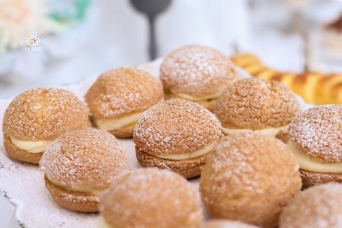 11.在周末，一家人聚集在一起陪孩子逛街，这是幸福！