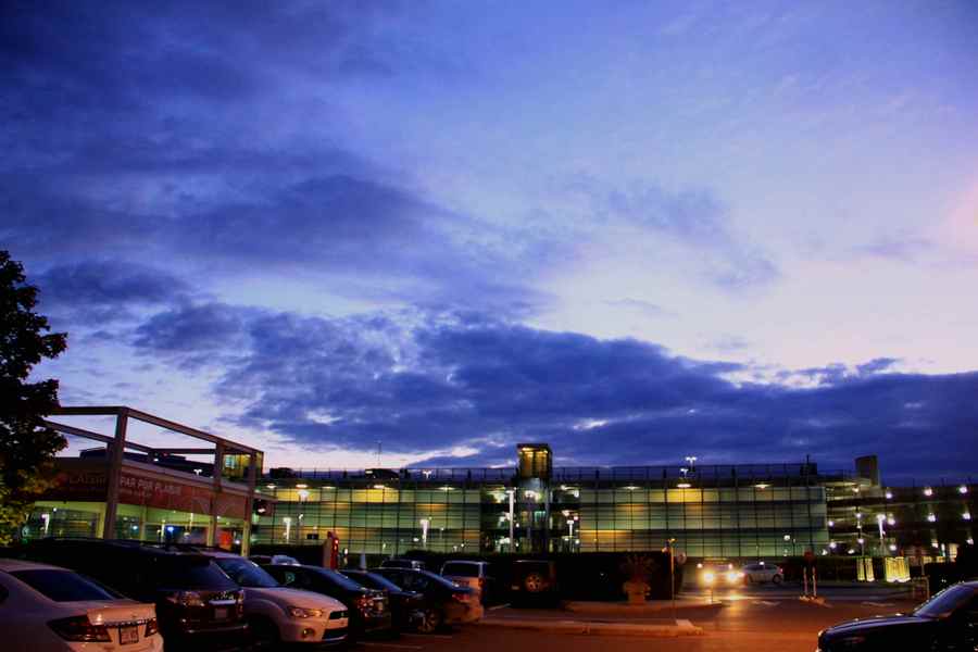 10.太阳慢慢升起，微风轻拂。花开了，喜chi鸣叫。当您睁开眼睛时，世界的美丽就赋予了您。当庆阳的警报响起时，我的祝福就送给你。早上好！