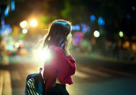 11.你可以一个人,但不能孤单;你可以孤独,但不能空虚;您可能会沮丧,但不会退化;您可能会感到失望,但不允许您放弃。没有雨伞的孩子必须努力跑。