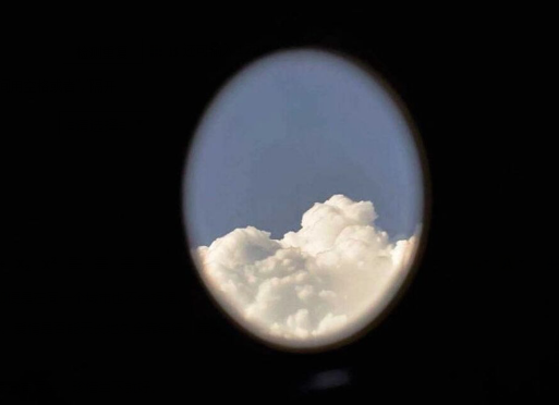 35.爱是最需要命运的事物。