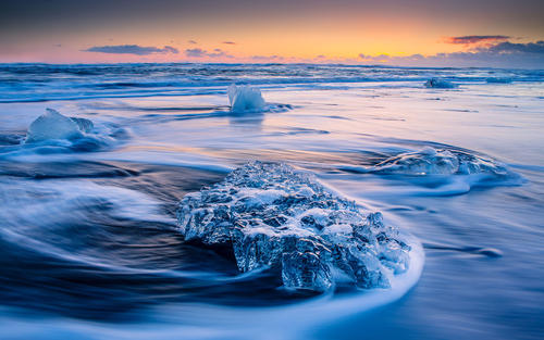 10.聪明的儿子使父亲快乐,愚蠢的儿子使母亲感到羞耻。 -所罗门