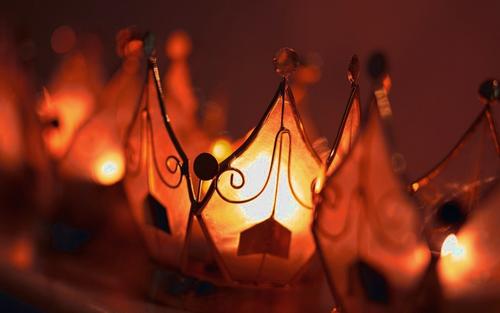 12.放手的日子里，我总是很不高兴。我会莫名其妙地为一首歌，一部戏剧甚至一句话而哭泣。我总是觉得天空是黑暗的，而云是灰色的。我总是觉得自己失去了生命。含义。但是，我的朋友告诉我：您没有损失任何东西，只是回到了遇到他之前的日子。只要放心，即使烟花灿烂，烟花也不会永远挂在天空上，这让我松了一口气，为什么还要呆在没有烟花的日子里呢？