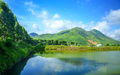 10.在最孤独的道路上，亲情是最真实的陪伴，这使心脏感到温暖和舒适。