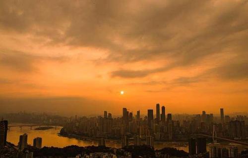 11.坚定地握手，真诚地说：“再见，珍惜！”转过头，自由走开，让他的背部深深地烙在脑海中。当您以轻松的心情回想起过去的一小部分时，可以在放手之后体验美丽。