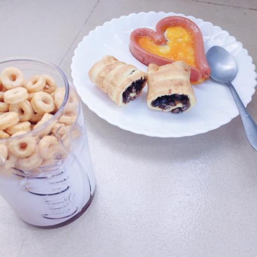 10.没有你的爱，没有一件衣服会合身，没有一件装饰像你的爱那样迷人。