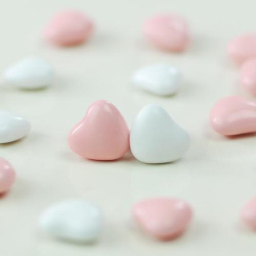 12.幸福融化成糖果一样的碎片，使我的童年变得美好。