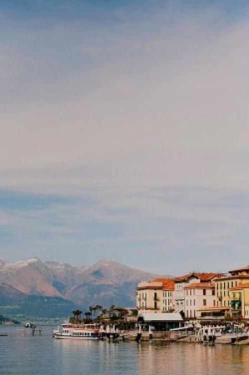 10.以前，我们只能去邻居家看晚会。如果在新年仍然有幸福，那就意味着在元旦去拜访人们，并且您会得到很多小吃，例如油条，糖果，瓜子，花生等，您可以吃这些东西。平时吃饭。新年最大的快乐。