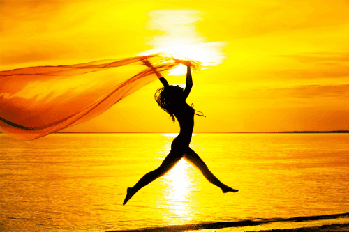 10.生命是晴朗的春天,只有挑战自我的人才能尝到生命的甜蜜。人生是一本历史书,只有那些挑战自我的人才能体会到这个强大的春天。生活就像一首美丽的歌,只有那些挑战自我的人才能创作出优美的旋律。